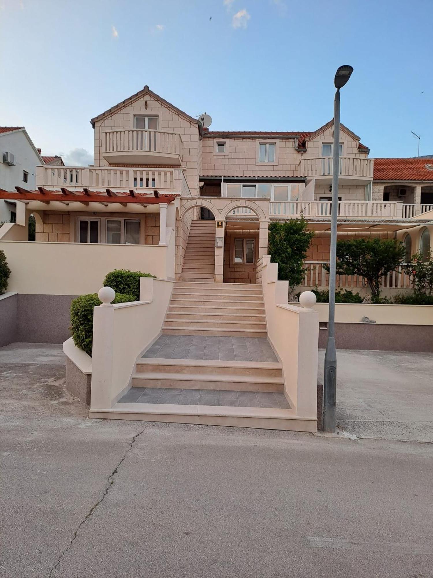 בול Apartments Jerica מראה חיצוני תמונה